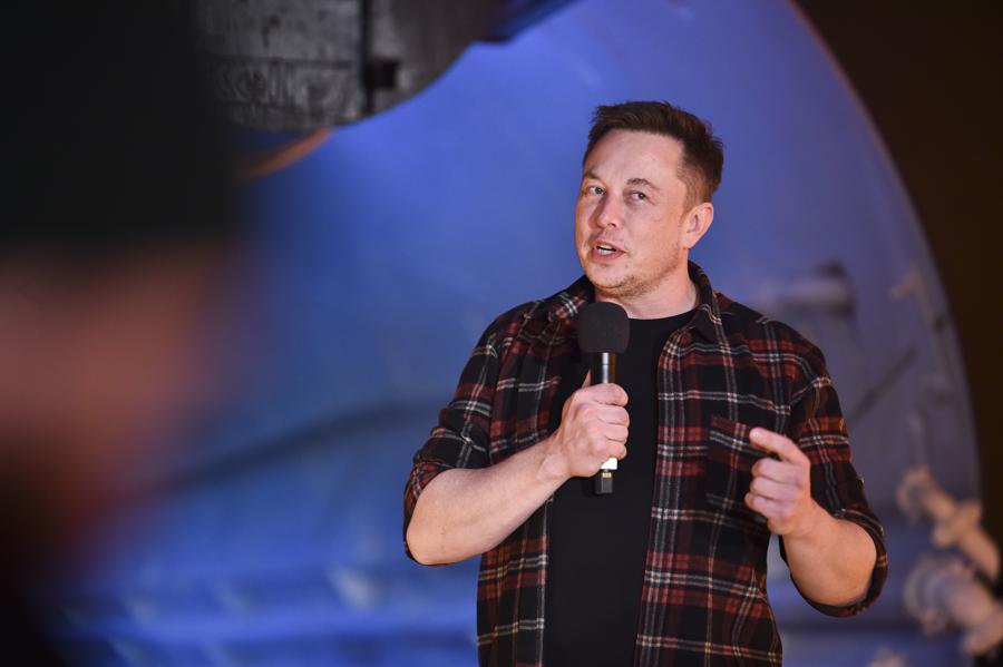 Tesla Might Solve Its Cash Woes with Franchise Dealers