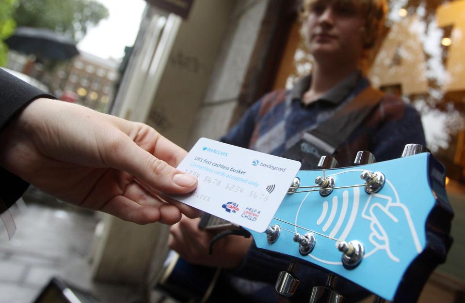 Busking 20 London Performers To Start Accepting Contactless Payments Via IZettle Busking 20 London Performers To Start Accepting Contactless Payments Via IZettle