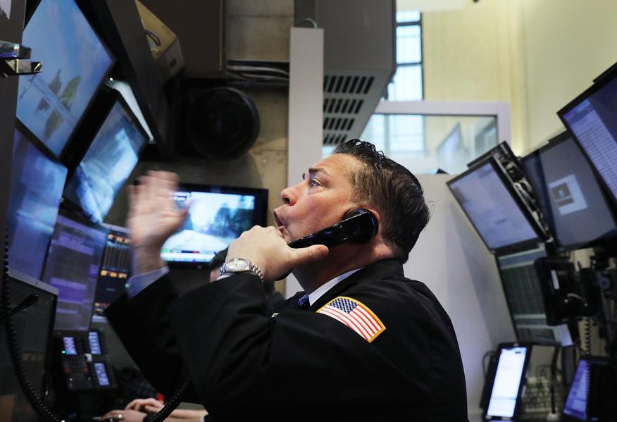 Sentiment Survey: Pessimism Rises But Investors Like Banks And Tech