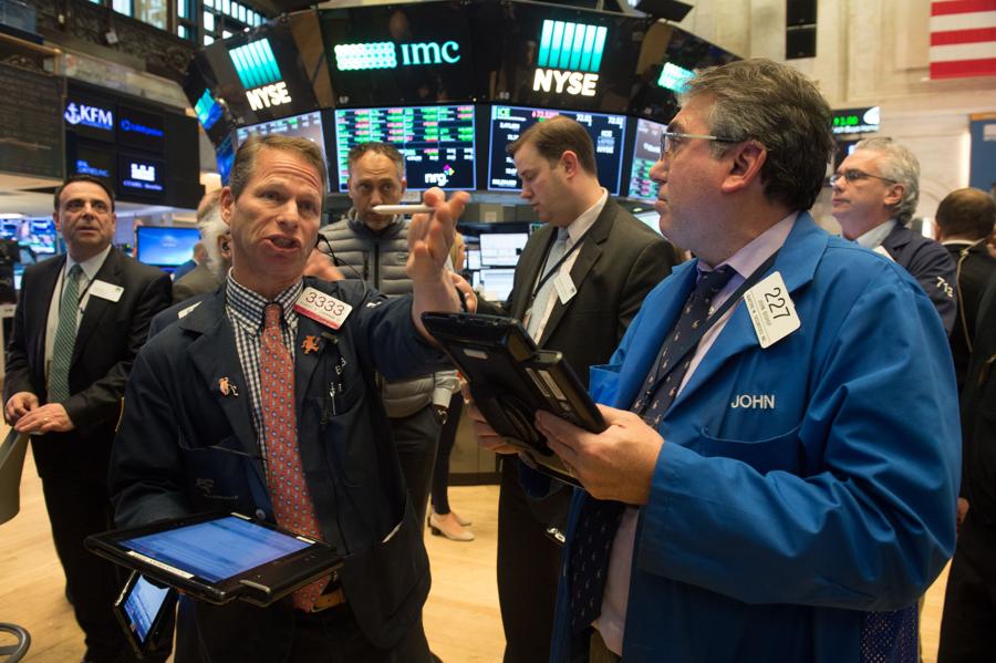 The 8 'Dogs Of The Dow' Hit Hard In First Quarter, Here's How To Trade Them Now