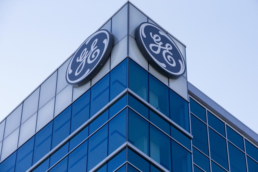 After Wild Monday, GE Slashes Dividend, Facebook Earnings Loom
