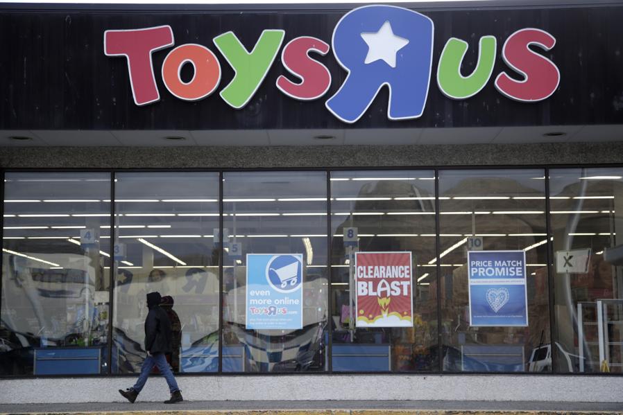 Physical Retail Is Not Dead. Boring Retail Is. Understanding Retail's Great Bifurcation
