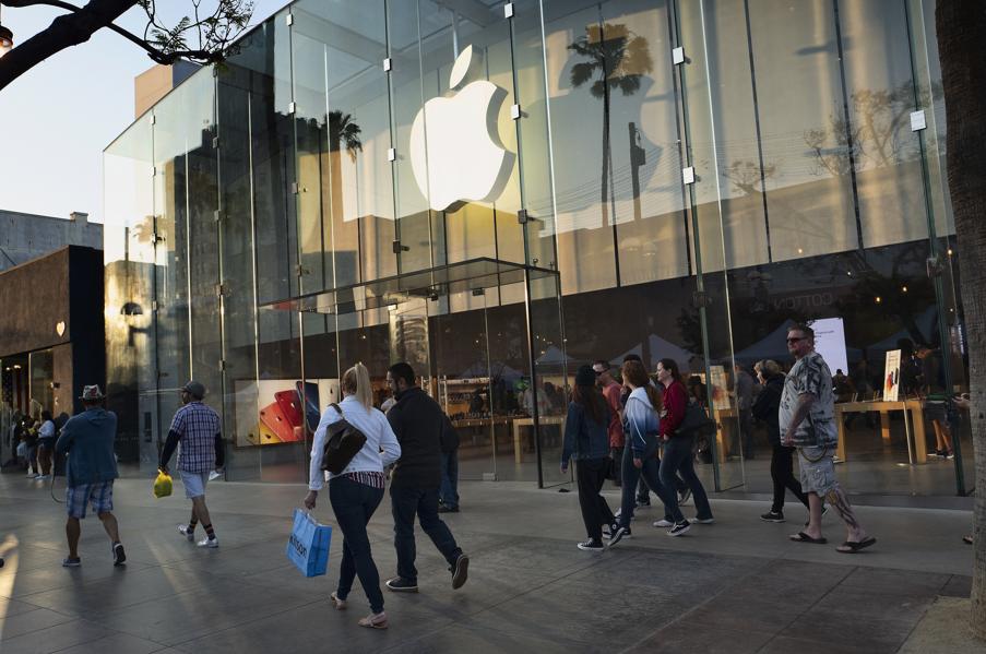 Do JPMorgan and Goldman Agree on Apple's Stock Price?