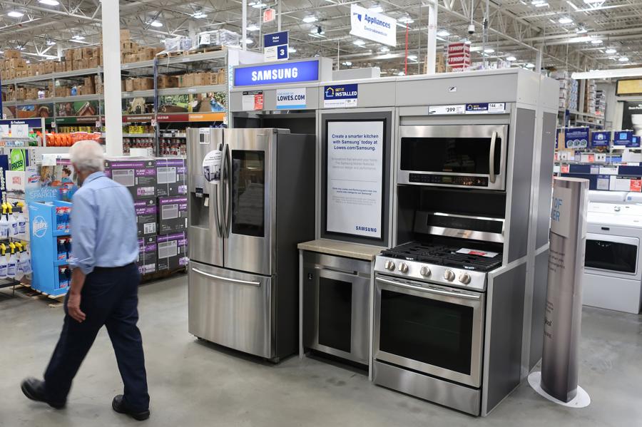 Will Lowe's Revenue Grow In Q1 2019?