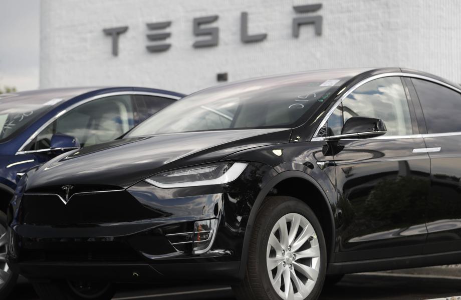 Tesla Under Fire: How Individual Investors Are Responding