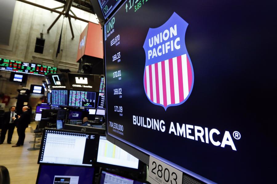 After 30% Drop In A Month, Can Union Pacific Recover?