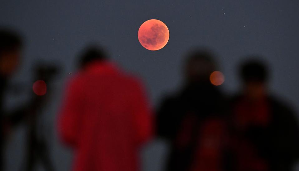 TOPSHOT-AUSTRALIA-SCIENCE-ASTRONOMY-MOON-ECLIPSE