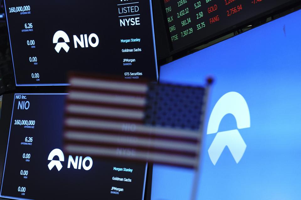 El fabricante chino de automóviles eléctricos NIO Inc. abre operaciones en NYSE el día de la OPI de la empresa