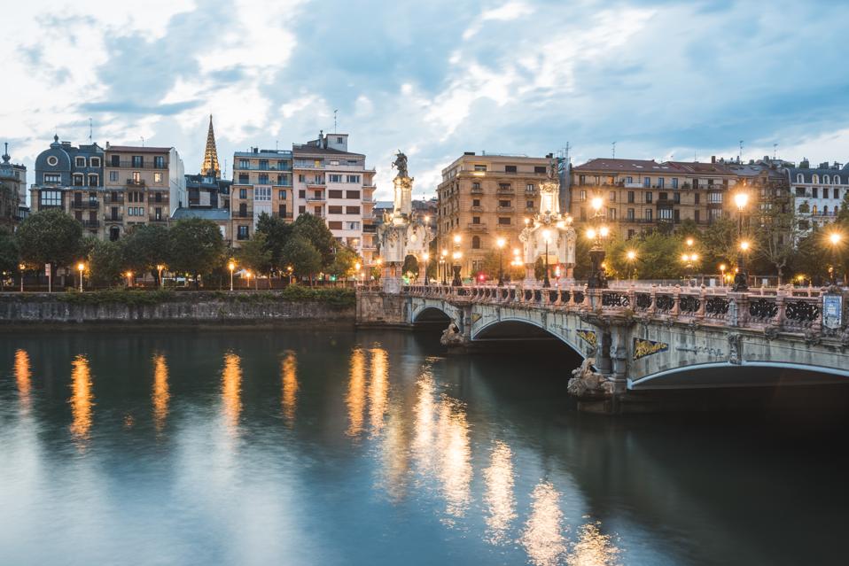 San Sebastián al atardecer, España