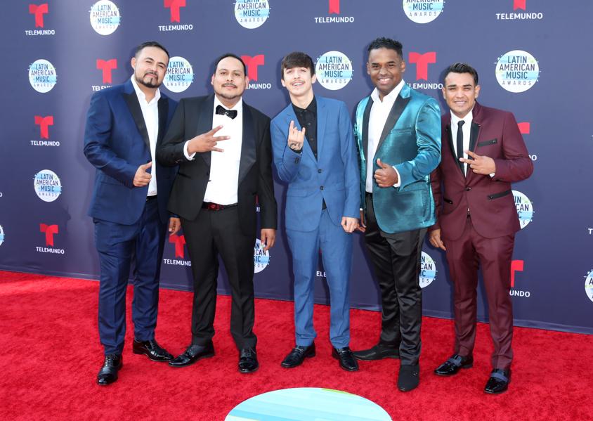 T3r Elemento Earn RIAA 8x Multi-Platino Status For 'Aerolinea Carrillo'