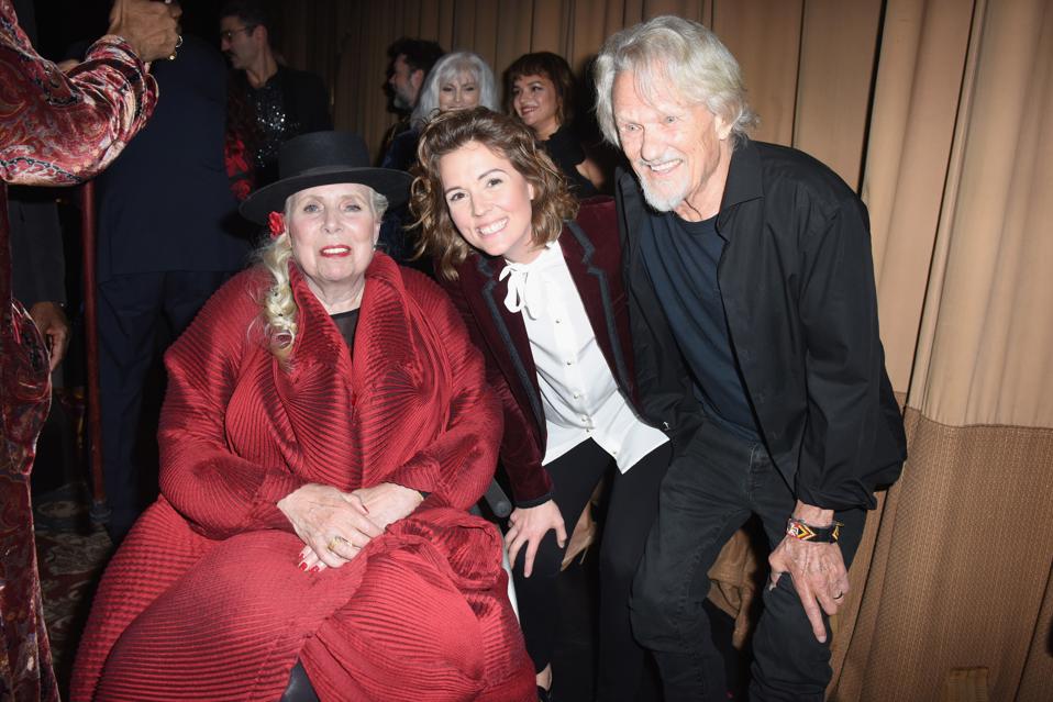 Brandi Carlile Soars In Performing Joni Mitchell S Blue In Los