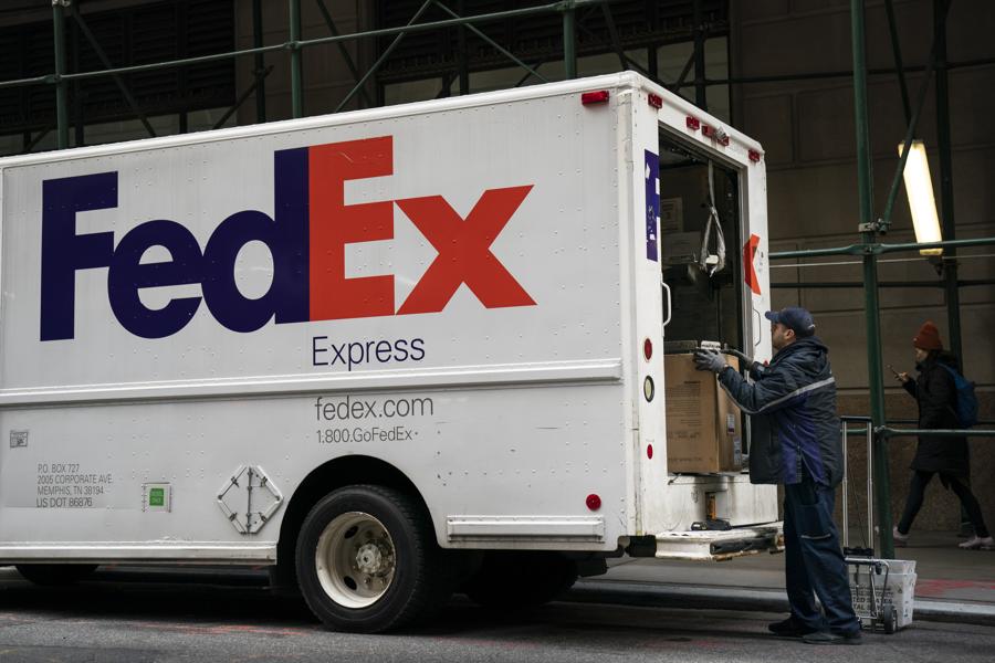 Amazon And 4 Other Reasons To Avoid FedEx Stock
