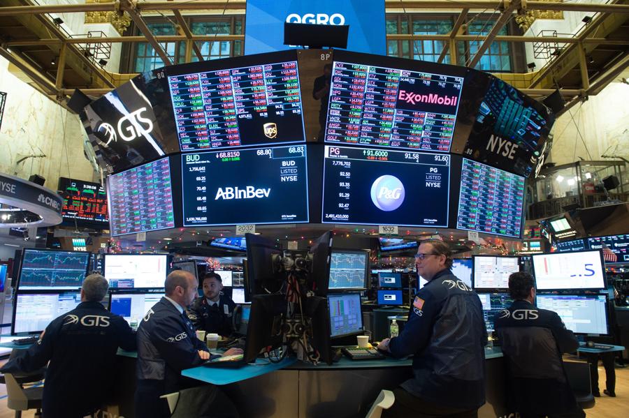 Dow Closes Nearly 300 Points Down Amid Weak U.S. Manufacturing Data, Tariffs
