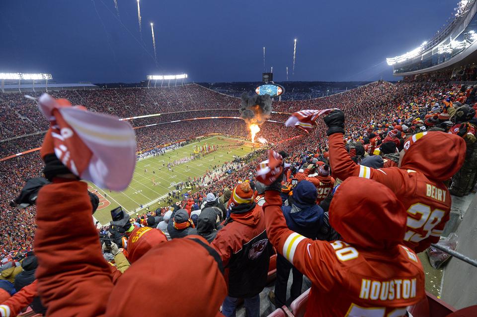 Ice Cube A Die Hard Raiders Fan Praises Kansas City S Growing