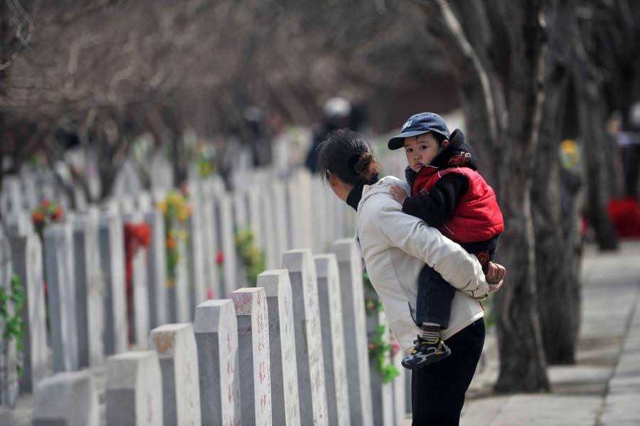 Chinese Eye Alternative Funerals As Graveyard Prices Skyrocket