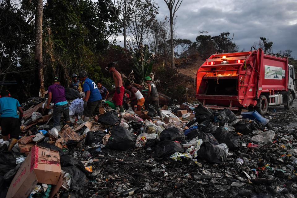BRASIL-VENEZUELA-CRISIS-FRONTERA-VERTEDERO