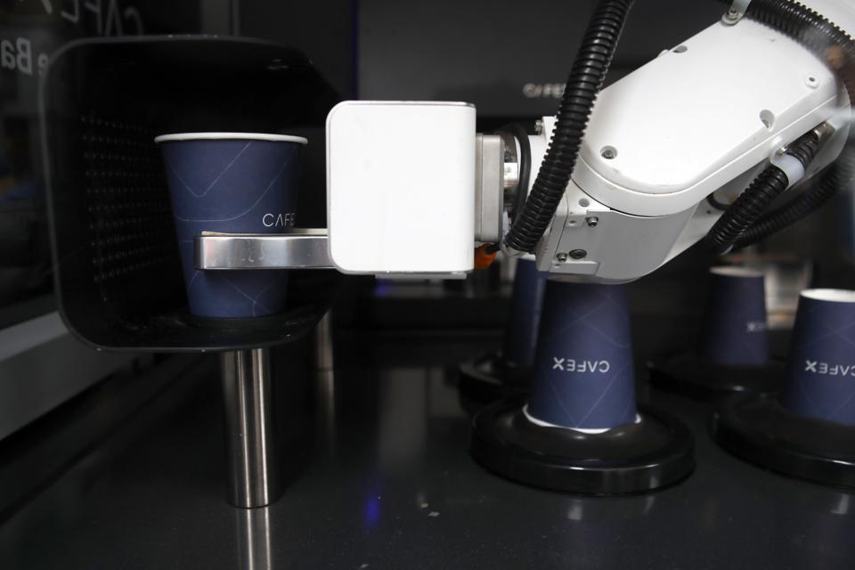 A robotic barista at Cafe X makes coffee drinks. Photo by Justin Sullivan/Getty Images
