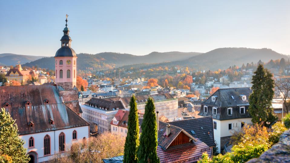 Vue sur la ville de Baden-Baden, une célèbre ville touristique du sud-ouest de l'Allemagne.