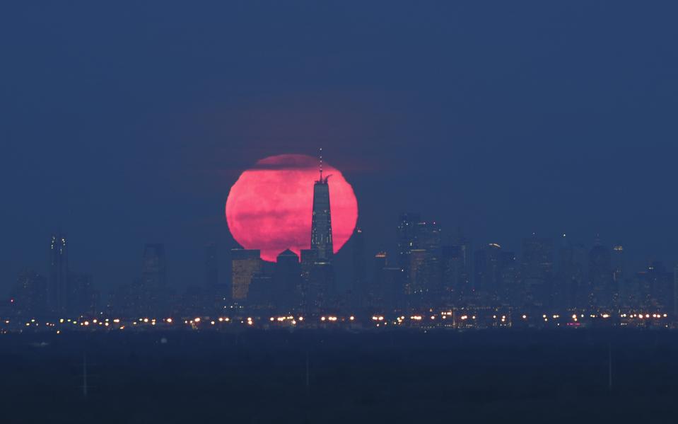 Exactly When You Should Watch This Week S Super Snow Moon At Its