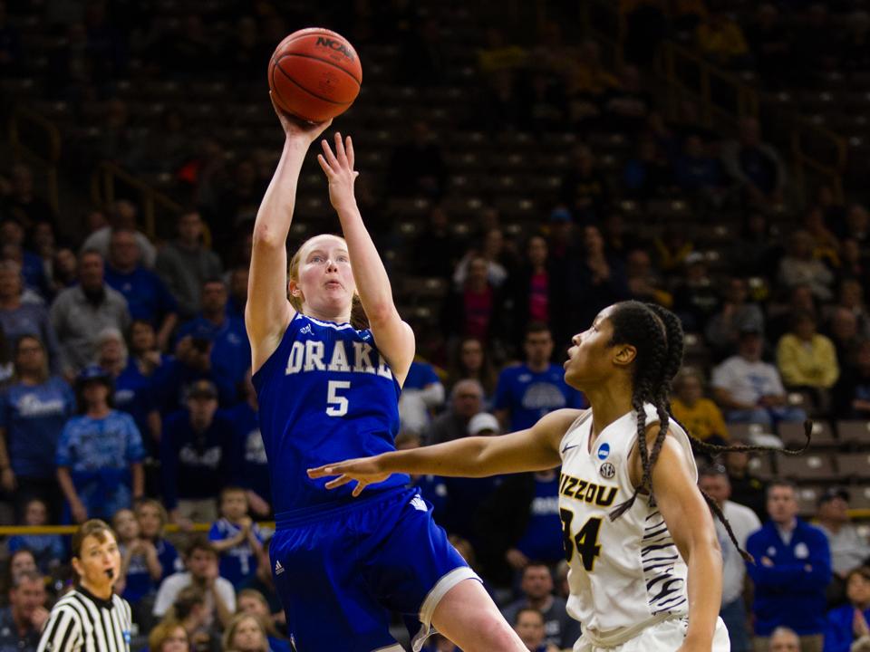 Drake S Becca Hittner Makes History With Third Straight Mvc Player