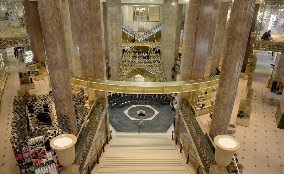 TOPSHOT-FRANCE-ECONOMY-RETAILING