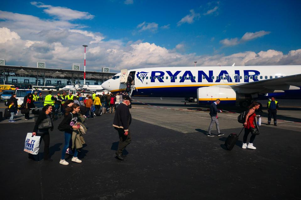 Emirates Airlines World S Largest A380 Operator Begins Dumping