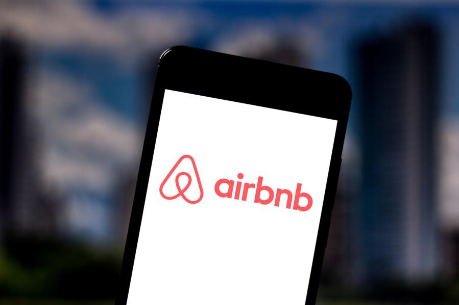 Airbnb Plans To Go Public In 2020