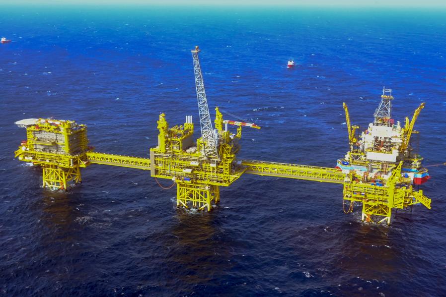 Oil Market Crash May Trigger 30,000 North Sea Jobs Losses