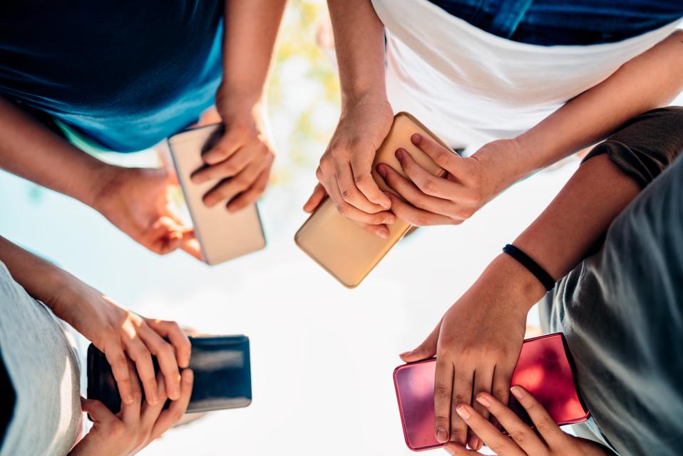 mobile gaming players