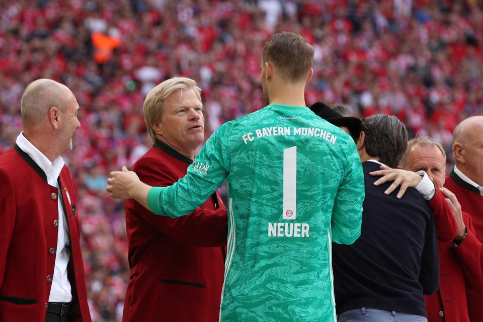 Manuel Neuer And Oliver Kahn Bayern Munich S Powerful Goalkeeper