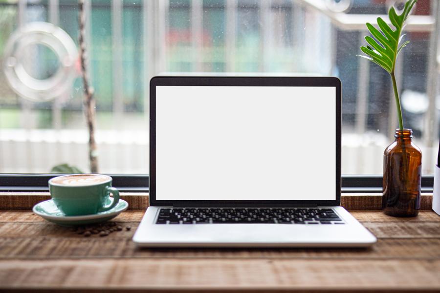 For Latina Equal Pay Day Creatives Share 3 Steps They've Taken To Advocate For Themselves Financially