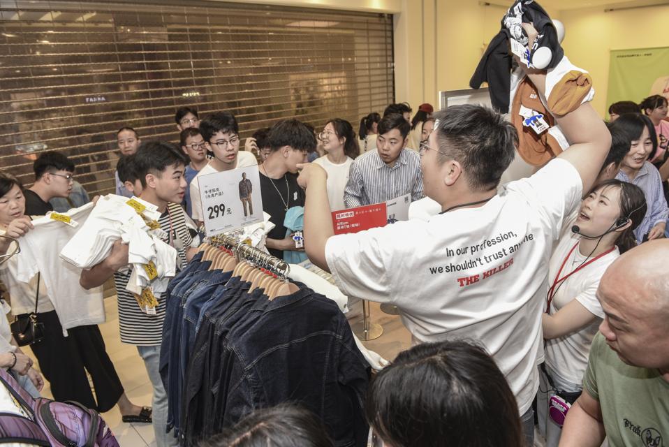 uniqlo kaws t shirt 2019