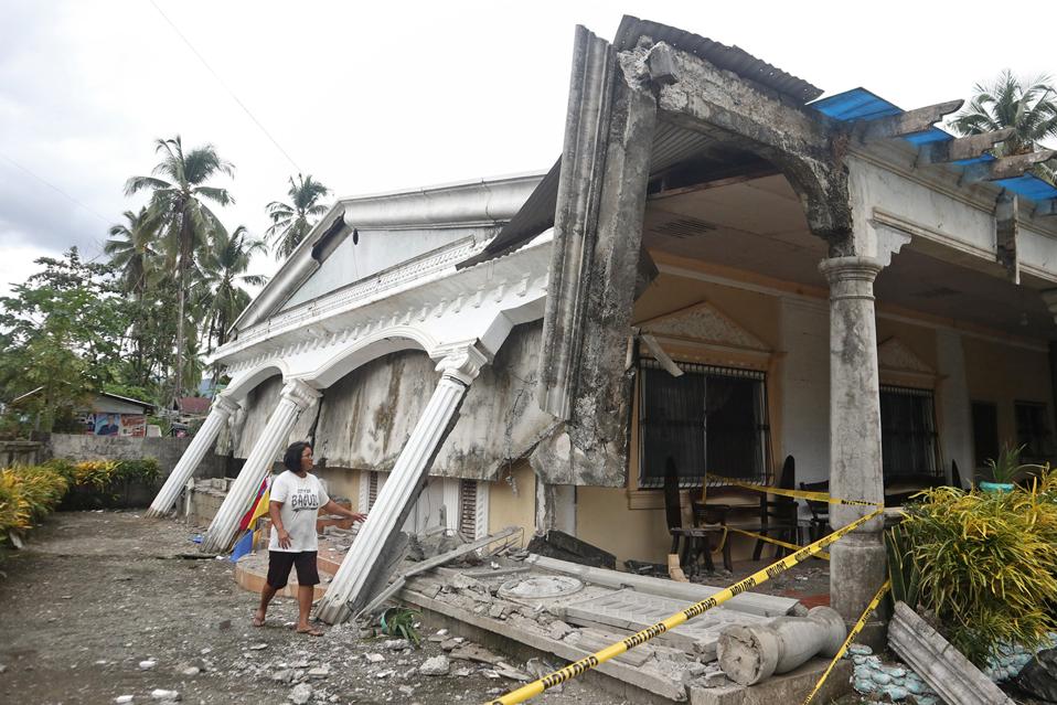 Strong Quake Hits South Philippines