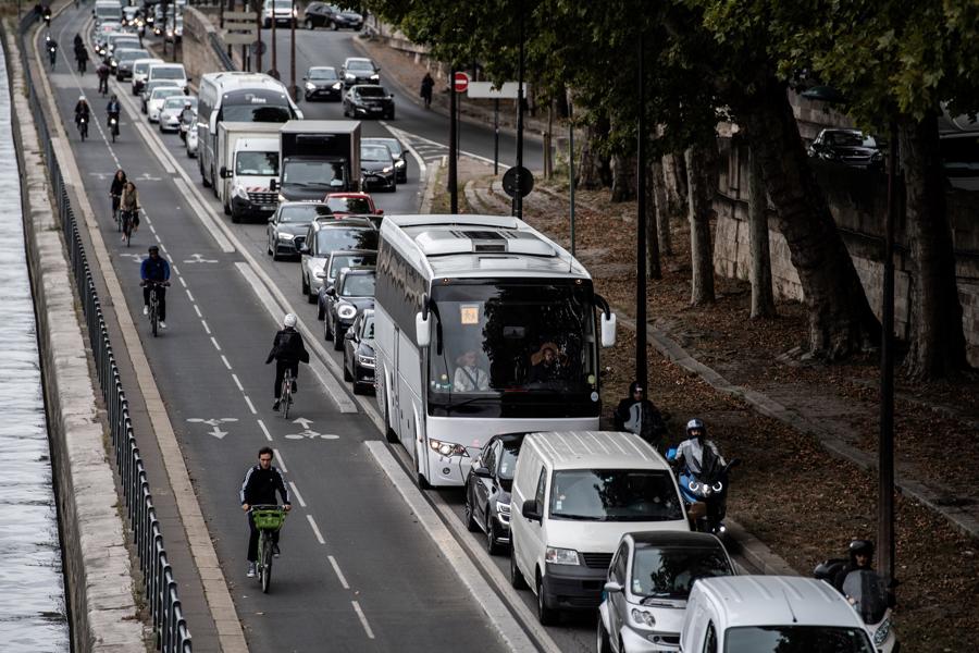 Paris Transit Strike Boosts Use Of City's Major New Cycleways