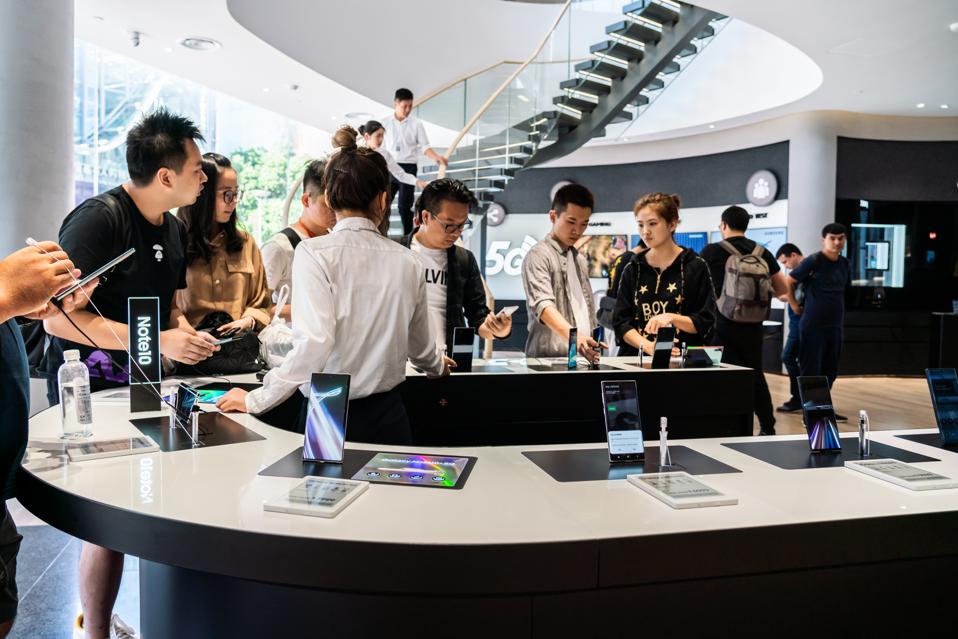 Customers look at Samsung Galaxy Note 10+ 5G smartphones.