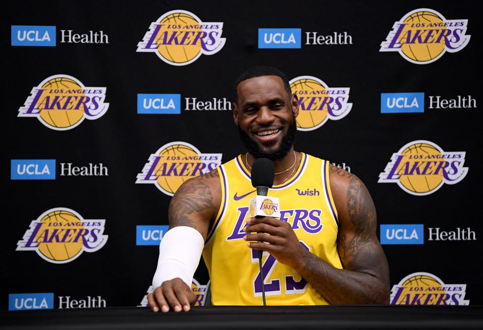 Lakers Clippers Bucks Are Top Favorites To Win Nba Title