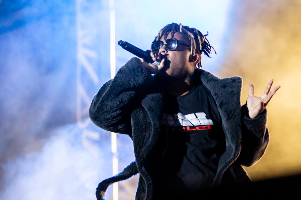 Juice Wrld Surges On Social Media And Streaming As Fans And Celebrities Mourn His Death Juice Wrld Surges On Social Media And Streaming As Fans And Celebrities Mourn His Death