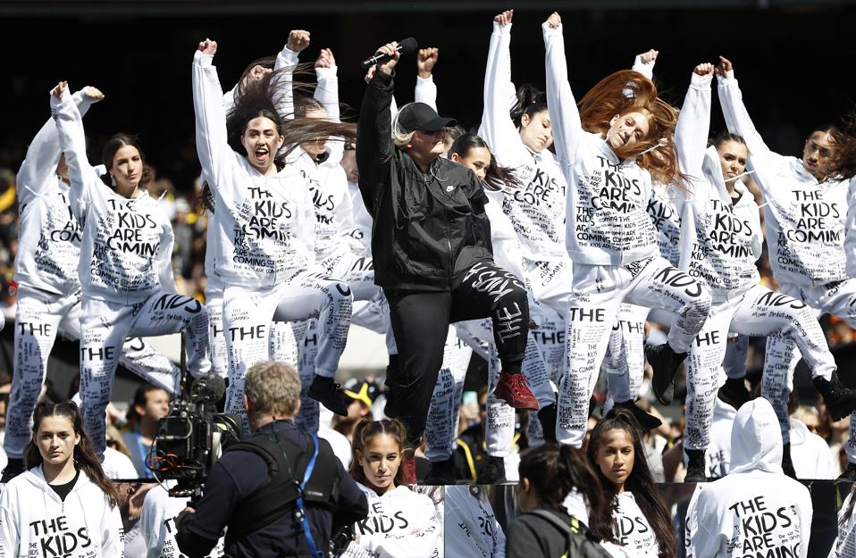 Tones And I S Dance Monkey Is Now The Longest Running No 1 Hit