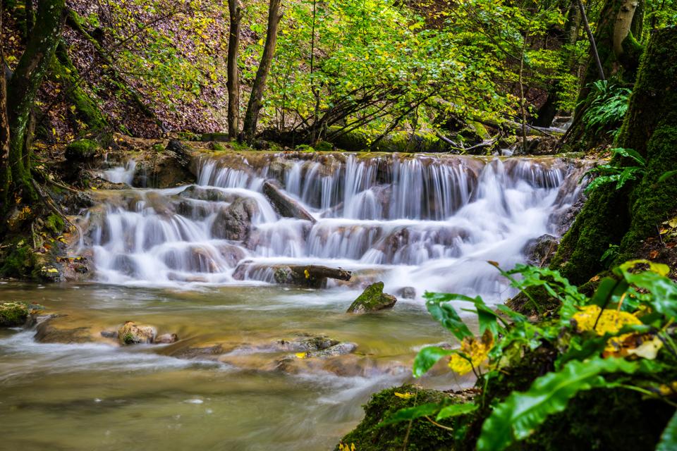 Marchez jusqu'aux cascades de Bad Urach, en Allemagne.