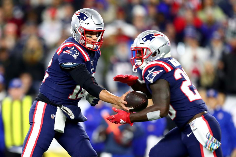 Patriots Quarterback Tom Brady Cuts 5 6 Million From Price