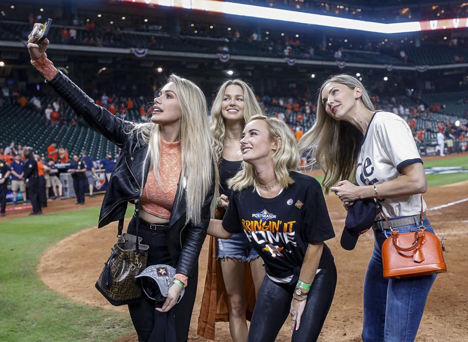 Daniella Rodriguez, Kat Rogers, Amy Cole and friend take a selfie