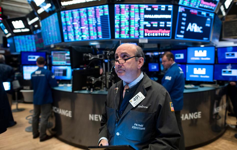 Investors Flee U.S. Stocks Even As Market Soars