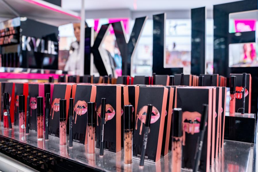Not Only Is Kylie Jenner Richer Than You, She's A Better Trader Too