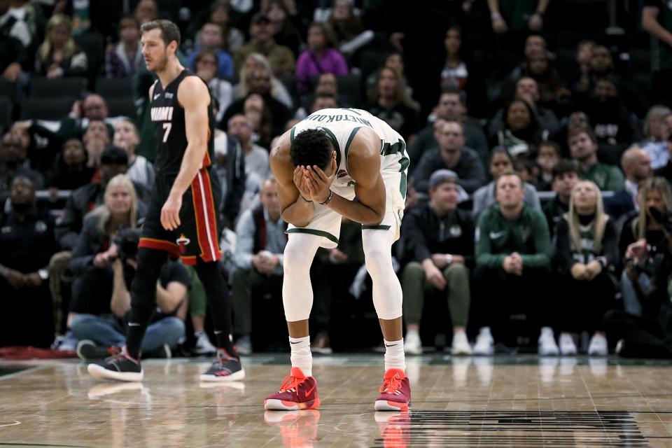 Giannis Antetokounmpo S Flummoxing Foul Trouble