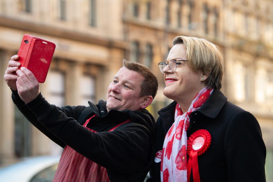 Eddie Izzard Has The Greatest, Weirdest Way To Find Confidence