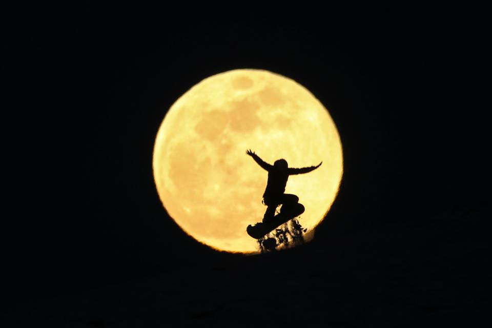 Exactly When You Should Watch This Week S Super Snow Moon At Its Biggest Brightest And Best