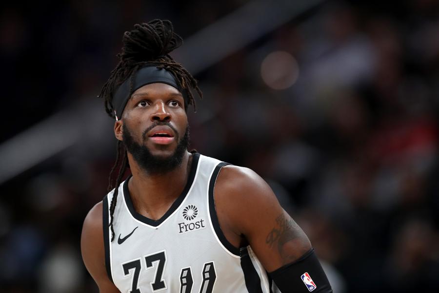 Spurs' DeMarre Carroll Remains Entrenched On Bench As Trade Deadline Nears