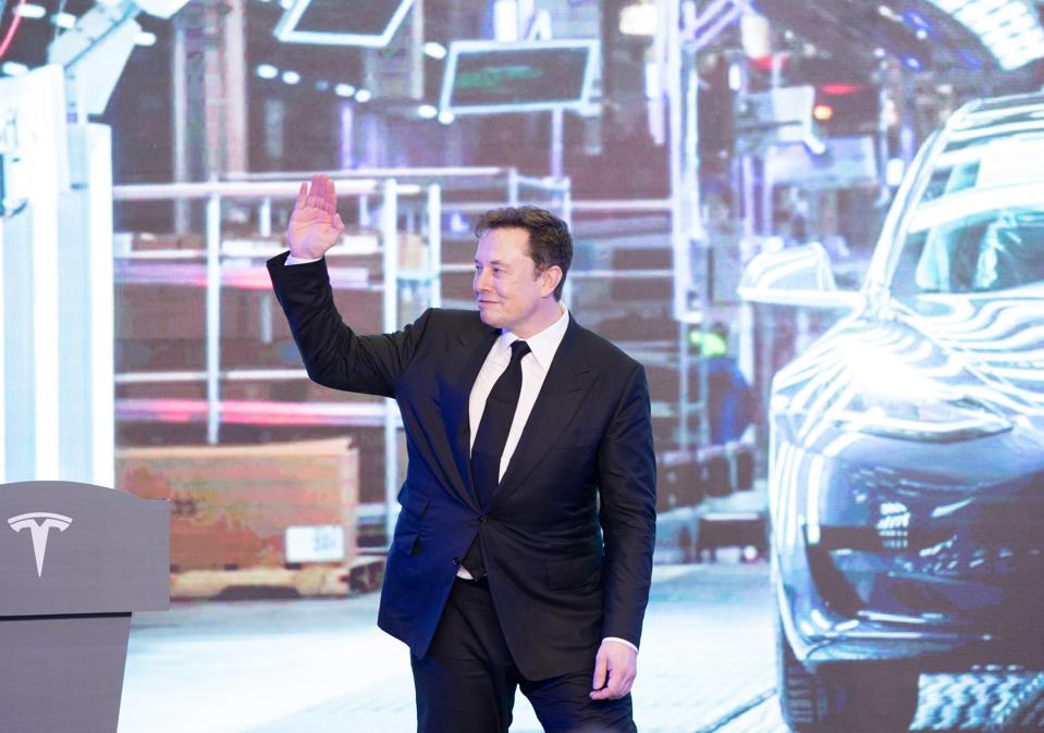 Here S Why Tesla Stock Just Surged Past A Record 900 Per Share