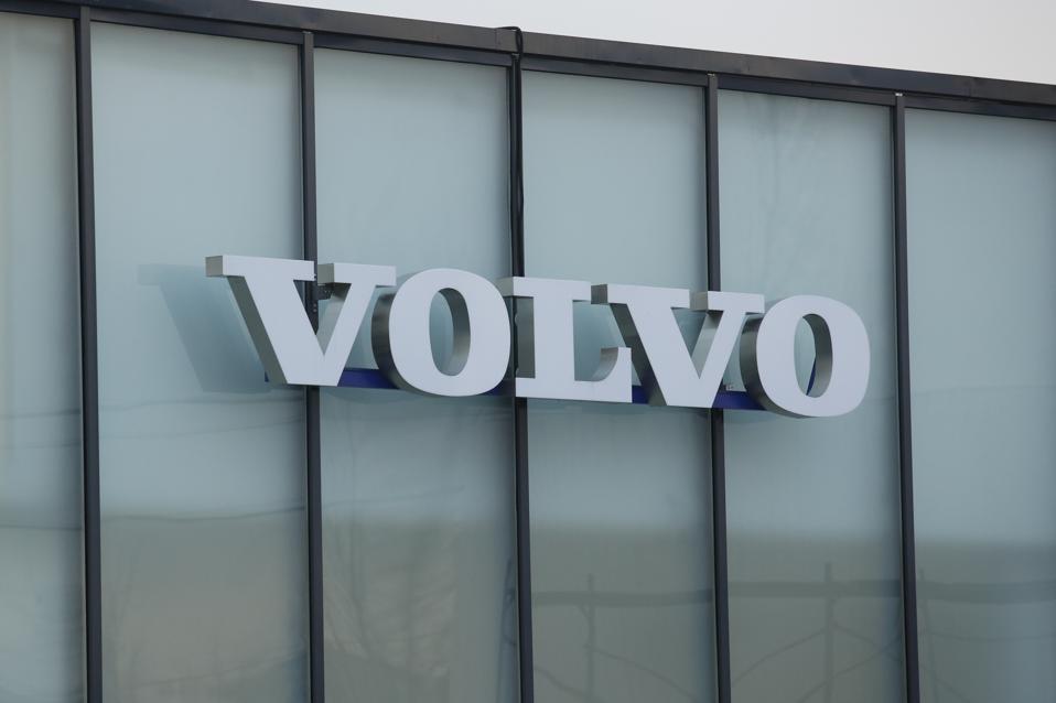 Logo Volvo (Photo par Sergei Mikhailichenko / SOPA Images / LightRocket via Getty Images)