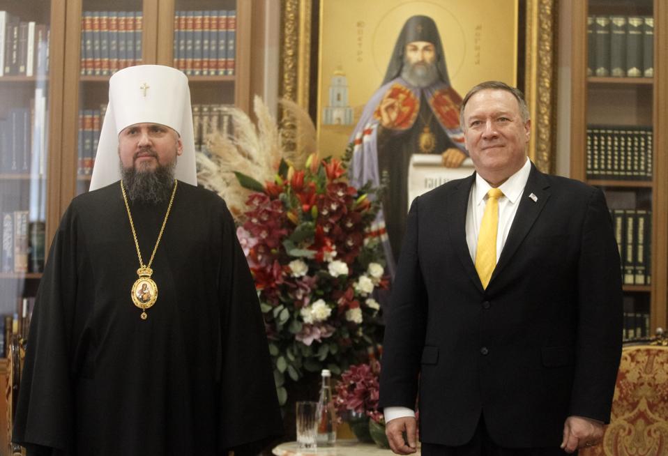 U.S. Secretary of State Mike Pompeo (R) and chief of ...